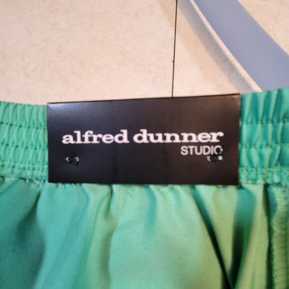 Lot of 2 Alfred Dunner Studio Capri Pants 18P Classic Fit Green Tan New With Tag - Picture 8 of 16